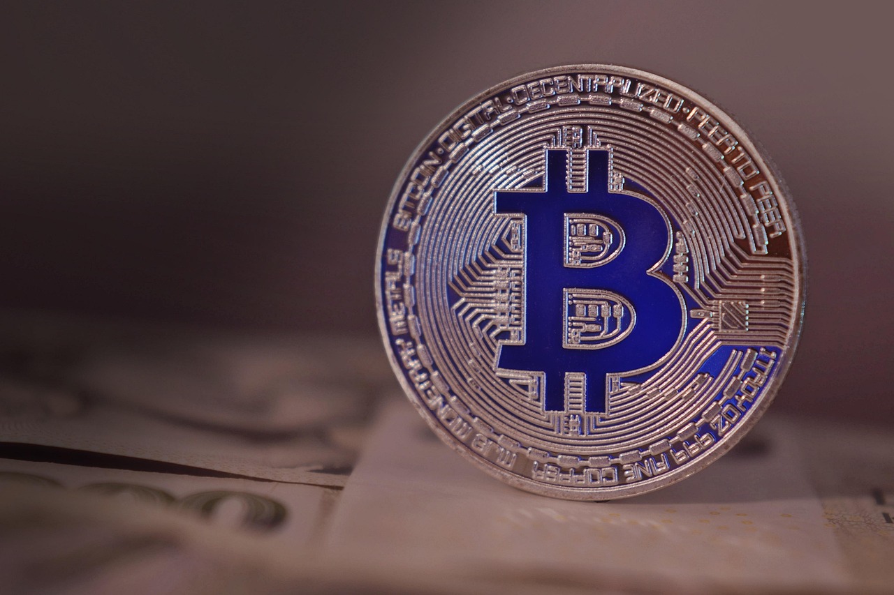 马斯克回归特斯拉、减少DOGE工作！TSLA与狗狗币双双暴涨